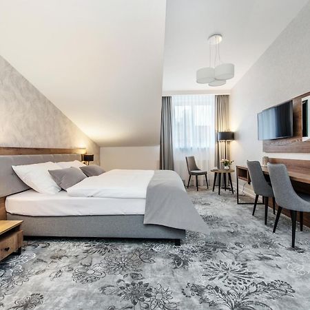 Vinfort Aparthotel Kraków Exteriör bild