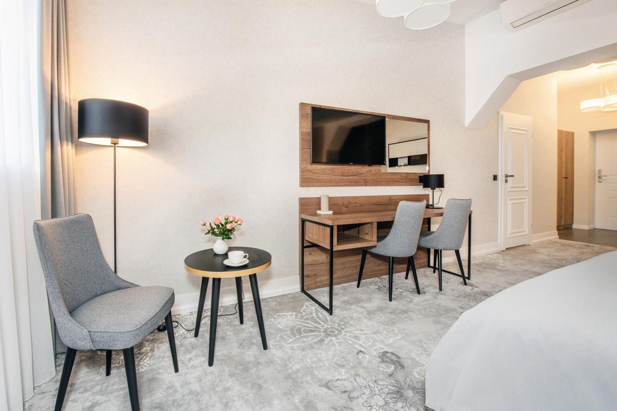 Vinfort Aparthotel Kraków Exteriör bild